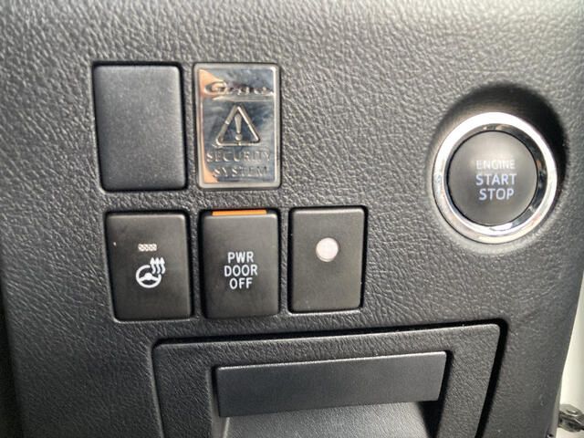 10561170