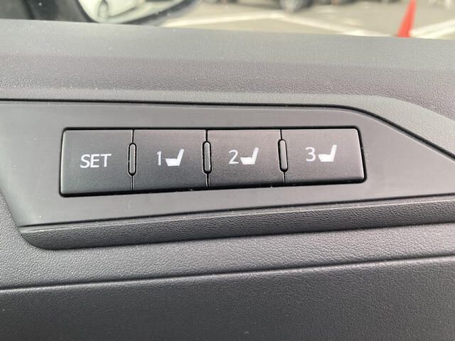 10561170