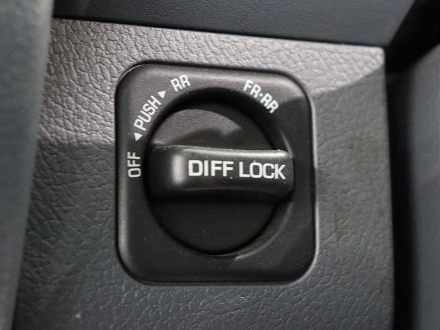 10565623