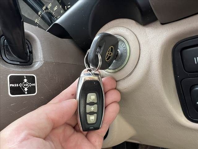 15866092