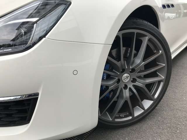 15960946