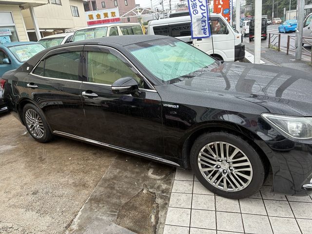 16350300