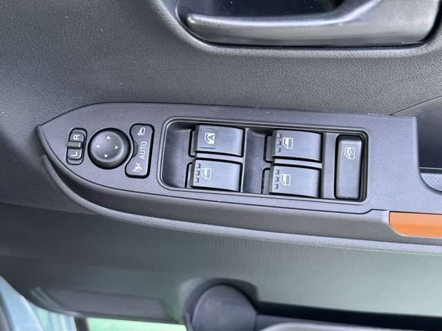 17560929