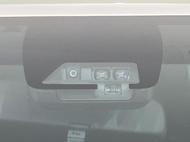 21161211