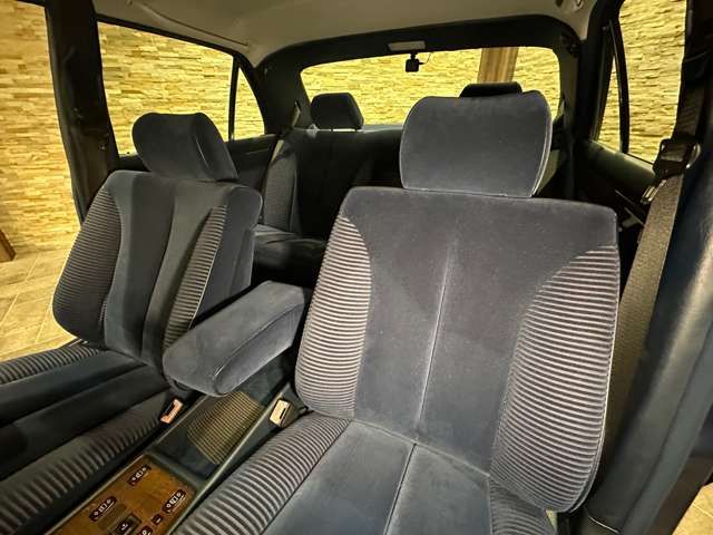 22100051