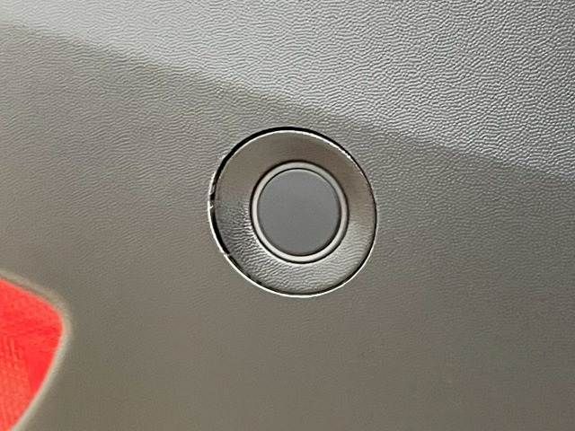 22560118