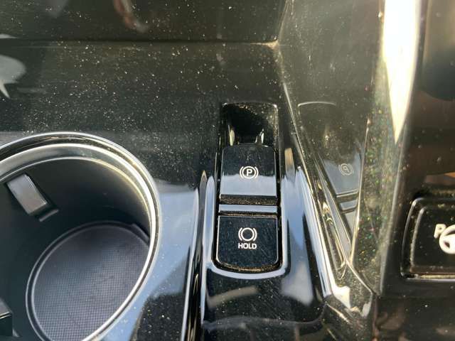 22560933