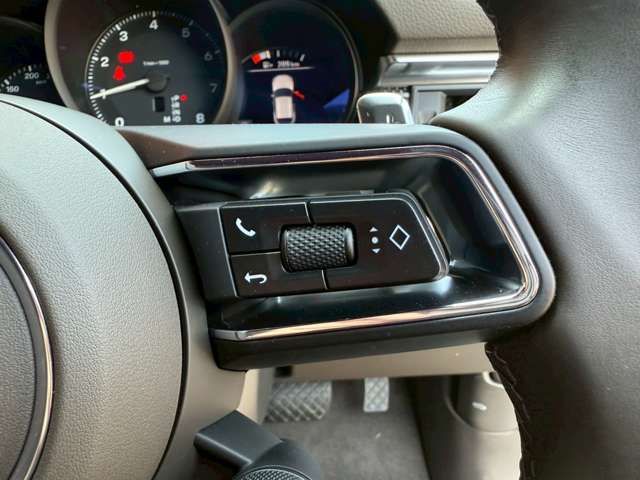 22660953