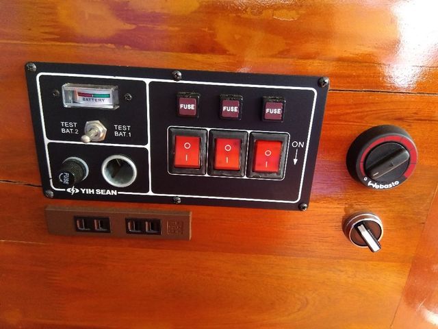 25750319