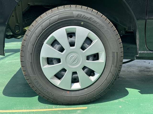 25860904