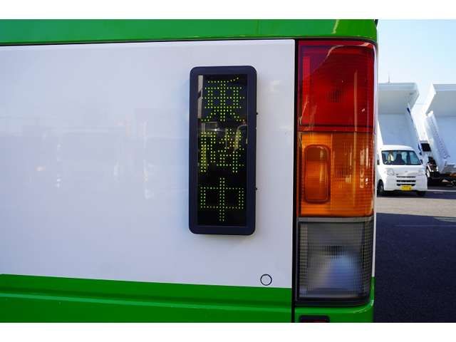 32800037